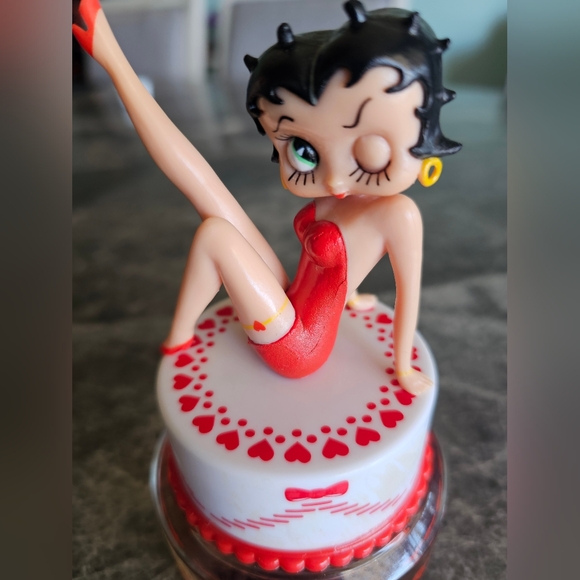 " EXTREAMLY UNIQUE " BETTY BOOP Perfume You Won't Find It Anywhere - Picture 1 of 9